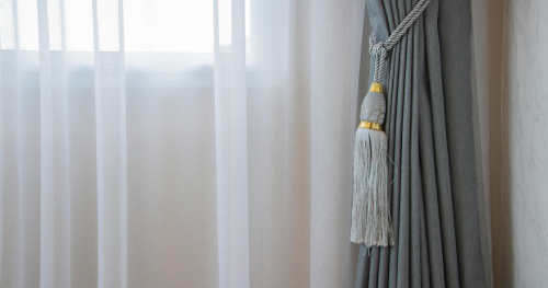Blinds vs. Curtains: Which Is the Better Choice for Your Space? 
